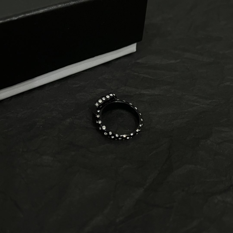 Ch**el rings